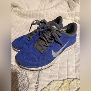 Women’s Nike Frees running shoes! Worn a few times but in great condition!